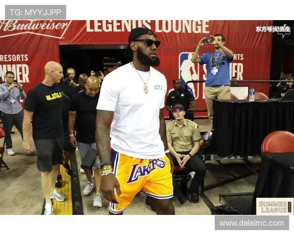 NBA交易市场动态:最新球员交易与签约汇总 NBA交易市场动态:最新球员交易与签约汇总